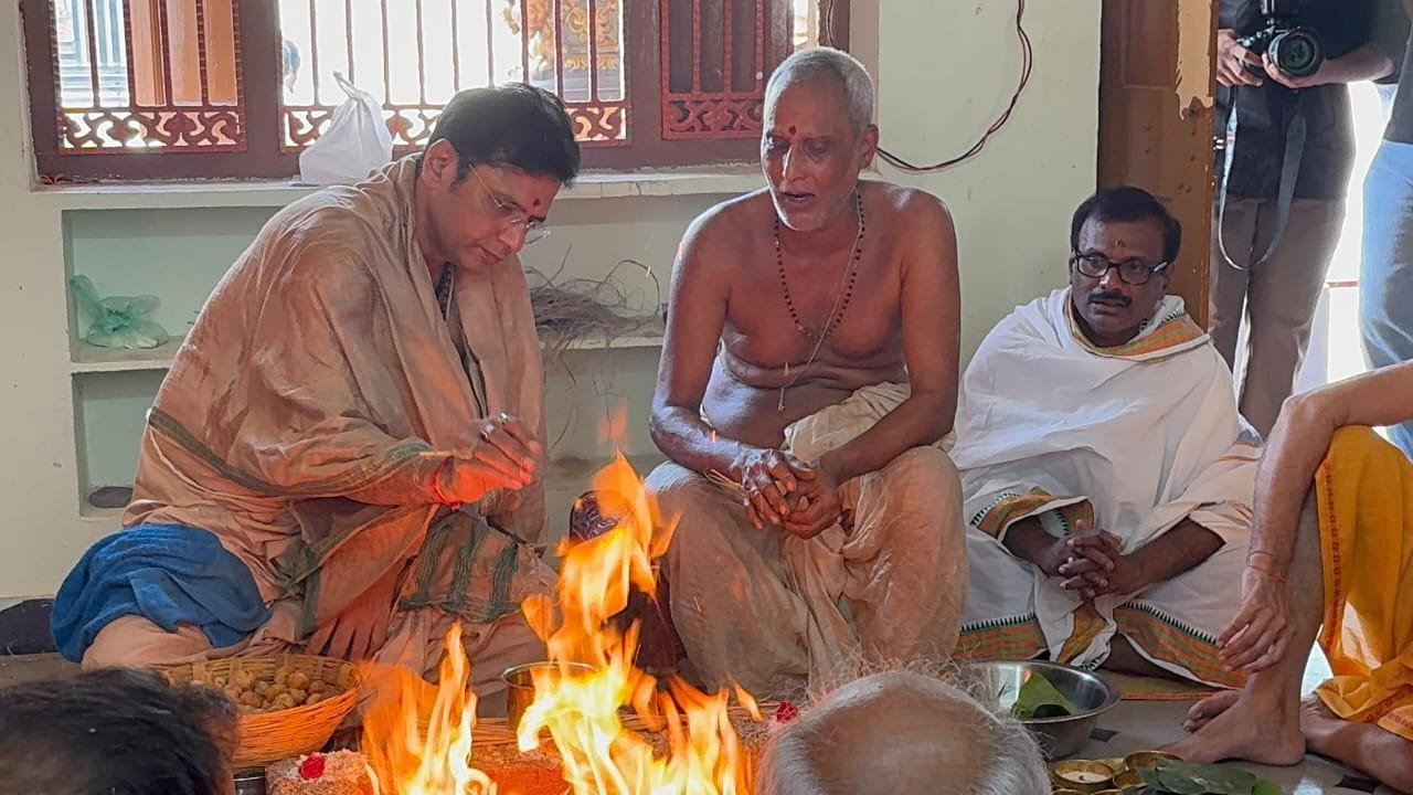 IT Minister Duddilla Sridhar Babu performing Homam