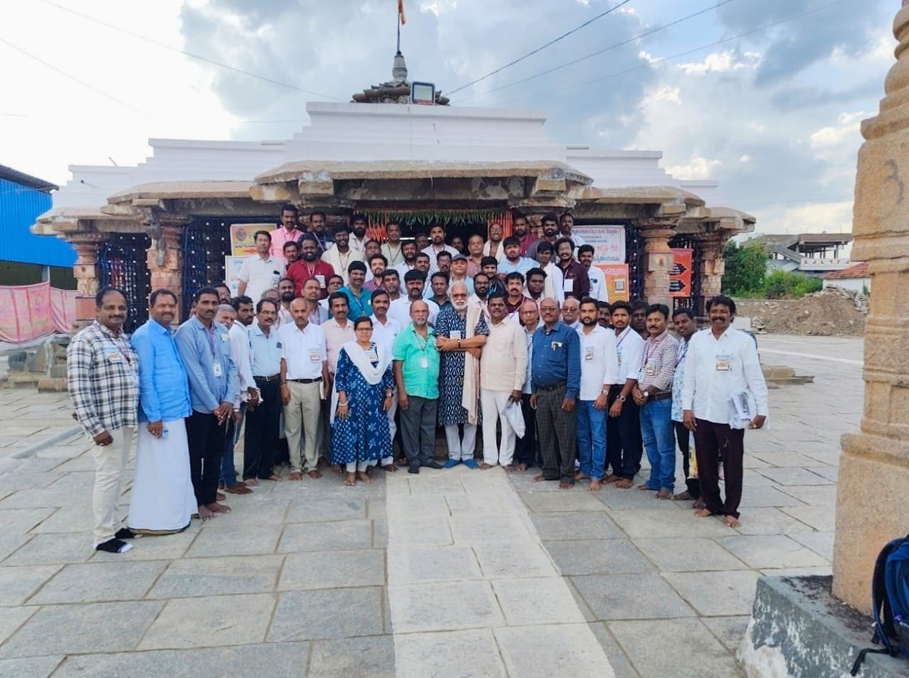 Members of Kotha Telangana Charitra Brundam