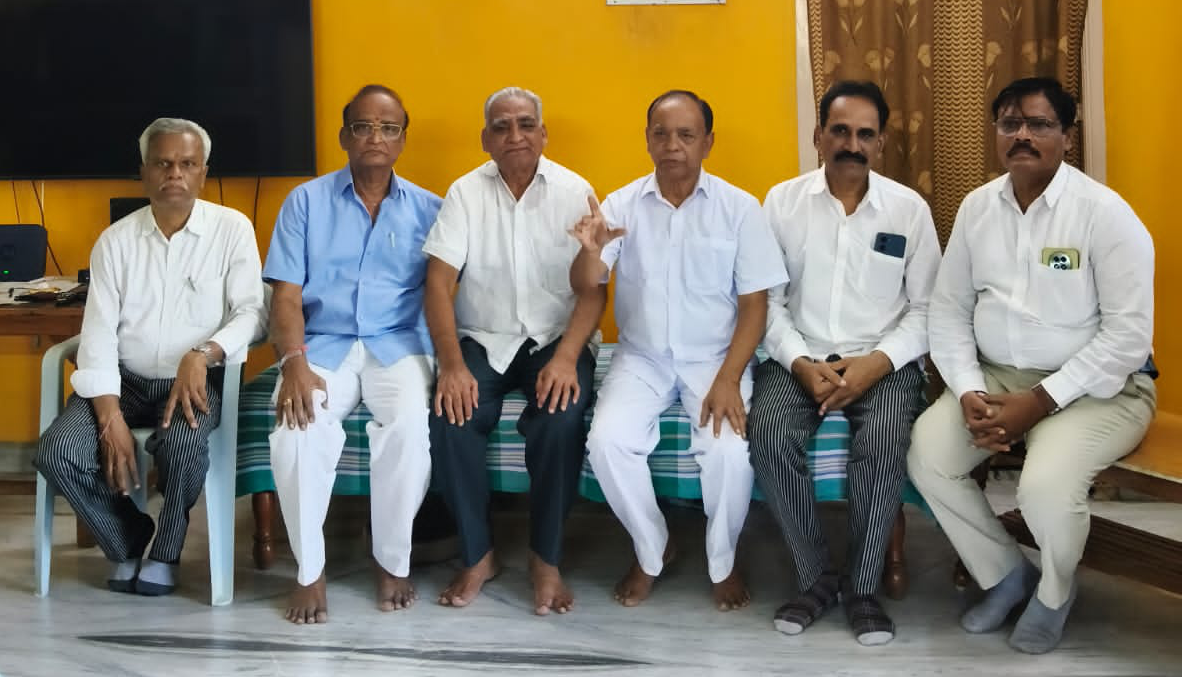 Members of Telangana Udyamakarula Vedika