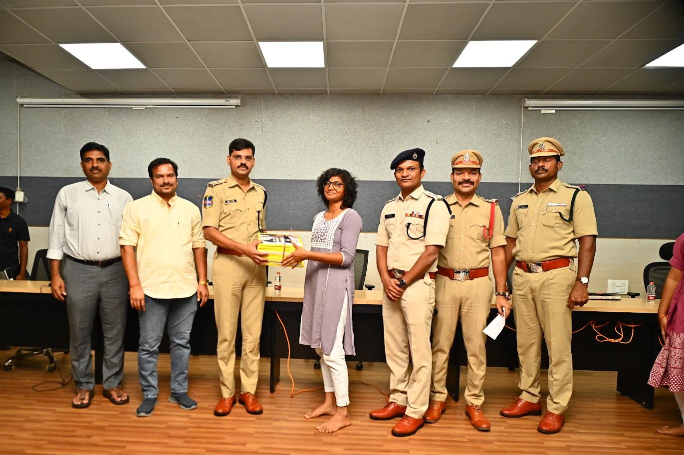 SP Distributes Free Coaching Study Material